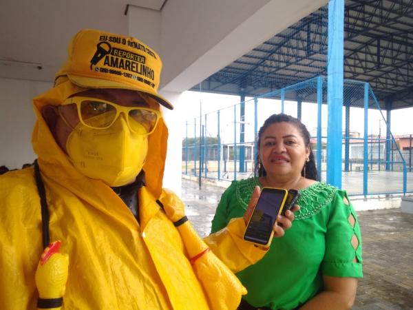 Rep&oacute;rter Amarelinho e a professora Hild&aacute;gia Ara&uacute;jo(Imagem:FlorianoNews)