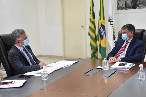 Governador Wellington Dias discute prioridades da carteira de investimentos da UESPI