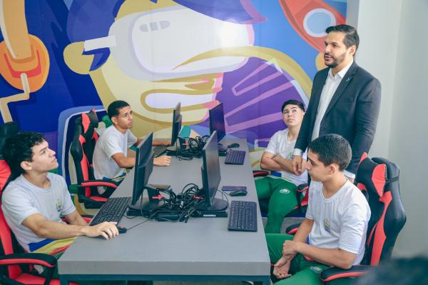 Governador inaugura Escola de Tecnologia em Teresina que vai beneficiar quase 3 mil estudantes com cursos na área digital(Imagem:Divulgação)