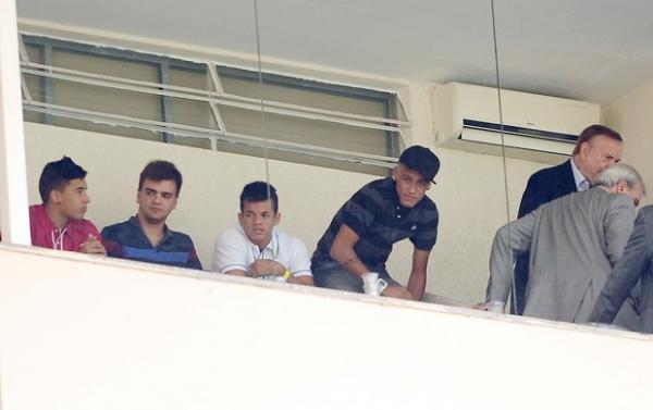 Neymar esteve no Pacaembu para assistir &agrave; vit&oacute;ria santista.(Imagem:Marcos Ribolli)