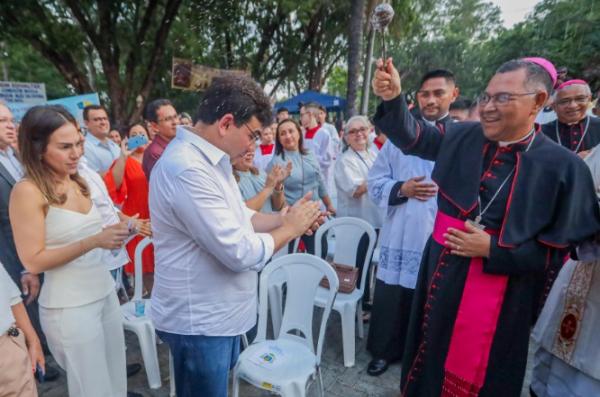 Governador participa da missa de posse do novo Bispo de Parnaíba