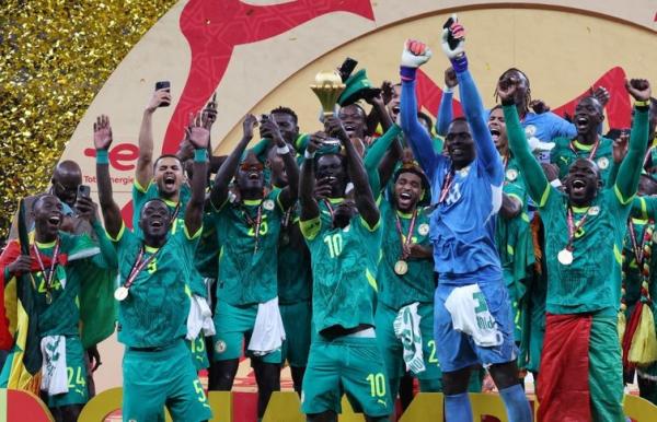 A sele&ccedil;&atilde;o de Senegal levantou a ta&ccedil;a da Copa Africana das Na&ccedil;&otilde;es em janeiro, ap&oacute;s derrotar o anfitri&atilde;o Marrocos, por 1 a 0, em uma final conturbada- (Imagem:Reuters/Amr Abdallah Dalsh/Proibida reprodu&ccedil;&atilde;o)