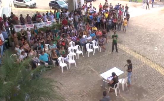 Professores da UESPI paralisam em protesto contra lei aprovada na Alepi