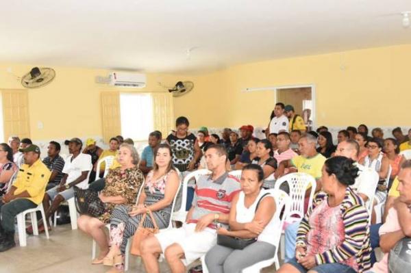 Pescadores de Floriano participam de reuni&atilde;o para discutir o per&iacute;odo da piracema.(Imagem:SECOM)