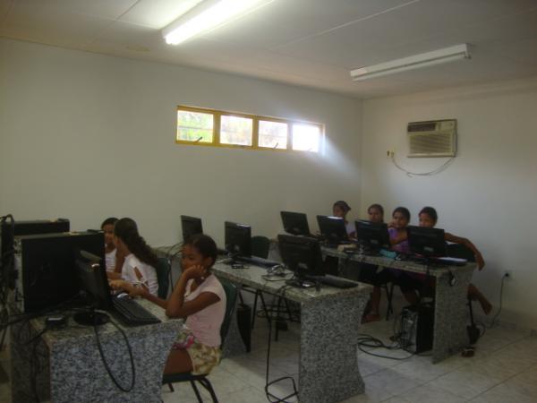 aula de informatica em escola publica(Imagem:reda&ccedil;&atilde;o)