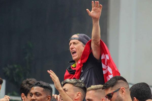 Jesus diz estar apaixonado pelo Flamengo, mas evita planejar futuro: "Paixões podem passar"