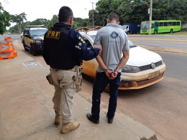 Jovem furta carro de empresa e veste uniforme de funcionário para despistar polícia em Teresina