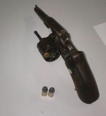 PM apreende jovens com arma de fogo em Floriano