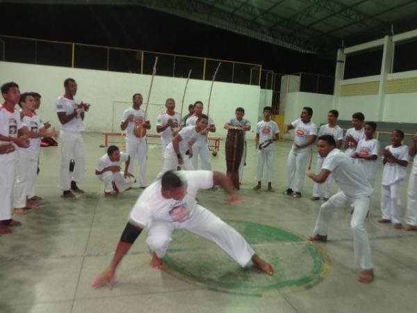 Grupos de capoeira realizaram batizados e troca de cordas em Floriano