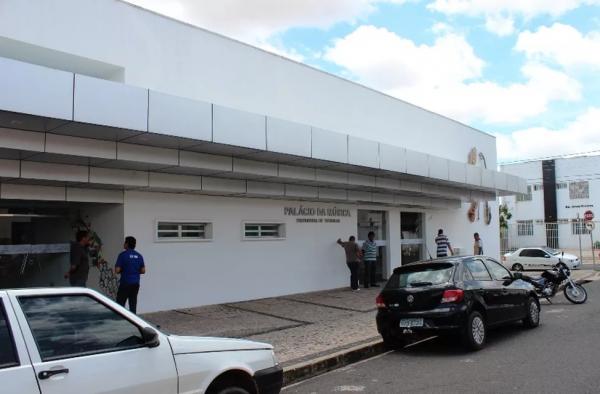  Sindicato se re&uacute;ne no Pal&aacute;cio da M&uacute;sica de Teresina para cobrar melhorias salariaias.(Imagem: Gil Oliveira/ G1 )