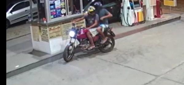 Dupla assaltou supermercado e em seguida posto de combust&iacute;vel em Floriano.(Imagem:Reprodu&ccedil;&atilde;o)