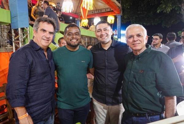 Ciro Nogueira com Ivanária e Themístocles: "Obrigado por me deixar trabalhar por Esperantina"