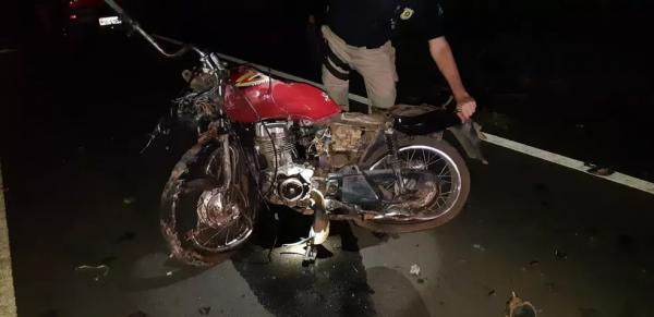 Homem e mulher morrem em grave acidente entre carro e moto na BR-316, em Lagoinha do Piauí