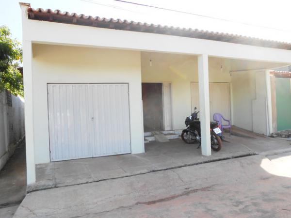 Resid&ecirc;ncia do empres&aacute;rio assaltada simultaneamente junto com o com&eacute;rcio.(Imagem:Chagas Silva-JF Agora)