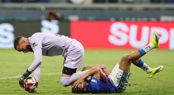 Pivô em briga generalizada durante Cruzeiro x Atlético-MG, Everson cita vontade de vencer
