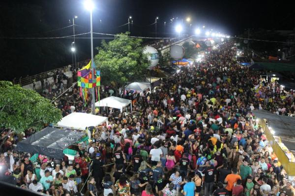Multid&atilde;o compareceu &agrave; festa popular. (Imagem:Lucr&eacute;cio Arrais)