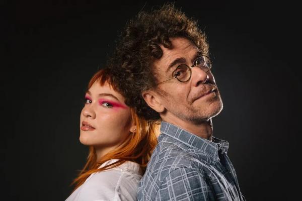 Nando Reis faz "A fila" andar em single com Jade Baraldo