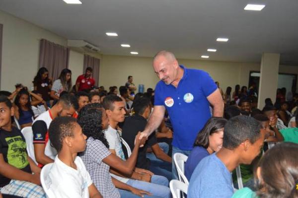 Em Floriano, Henrique Rebelo recebe apoio político e apresenta propostas a eleitores