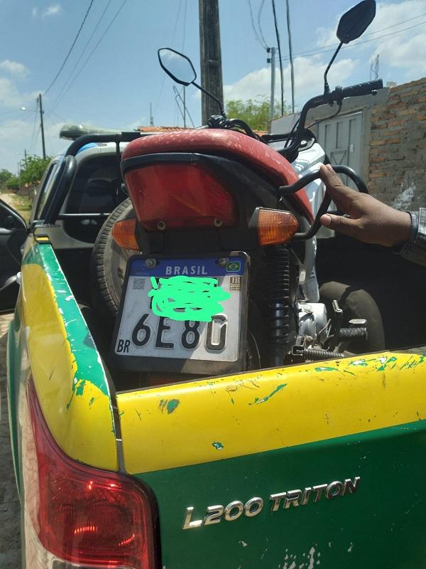 Pol&iacute;cia Militar apreende motocicleta suspeita de envolvimento em assaltos em Floriano.(Imagem:Divulga&ccedil;&atilde;o)
