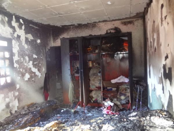 Incêndio destrói quarto de uma casa em Floriano