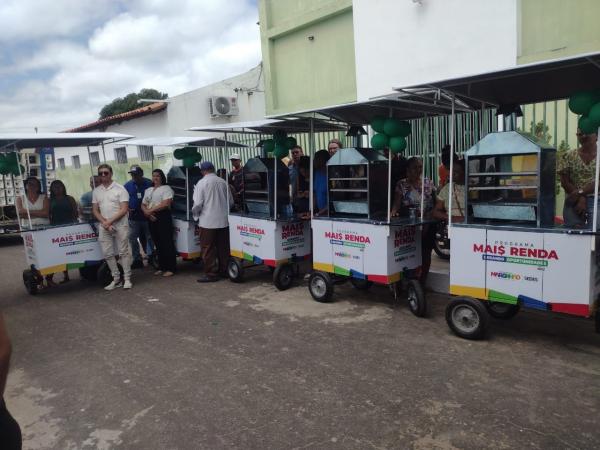 Vice-prefeito Ant&ocirc;nio Carlos celebra reinaugura&ccedil;&atilde;o do CRAS e entrega de carrinhos do Mais Renda.(Imagem:FlorianoNews)