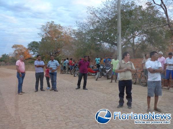 Levantamento do Mastro d&aacute; inicio aos festejos de Bom Jesus da Lapa na localidade Tabuleiro do Mato.(Imagem:FlorianoNews)
