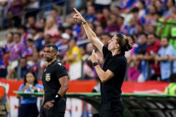 Análise do Flamengo: expulsão compromete mais uma noite de inovações positivas de Filipe Luís