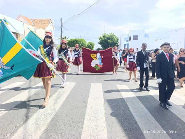 Ginásio Primeiro de Maio celebra 69 anos com desfile cívico e homenagens em Floriano.(Imagem:FlorianoNews)