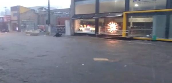 Avenida Get&uacute;lio Vargas, no Centro de Floriano.(Imagem:Divulga&ccedil;&atilde;o)
