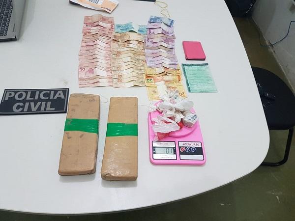 Droga e dinheiro apreendido em opera&ccedil;&atilde;o.(Imagem:Divulga&ccedil;&atilde;o/Pol&iacute;cia Civil)