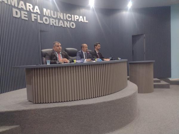 Enofre Carvalho toma posse na C&acirc;mara Municipal de Floriano e destaca compromisso com a popula&ccedil;&atilde;o(Imagem:FlorianoNews)