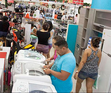 Comércio e Administração Pública são os setores que mais empregam no PI