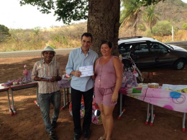 Prefeito participa do encerramento do curso de artesanato na comunidade Buqueir&atilde;o.(Imagem:Secom)