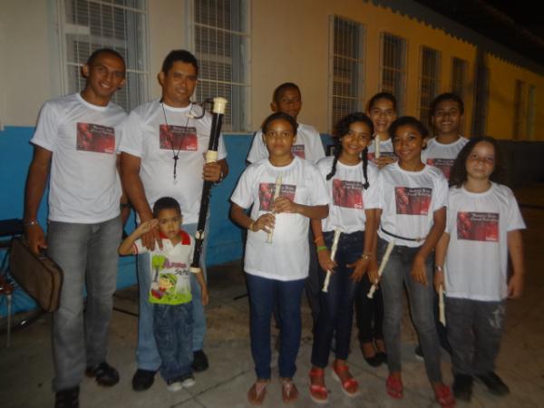 Grupo de flauta doce realiza apresentações musicais de Natal em Floriano