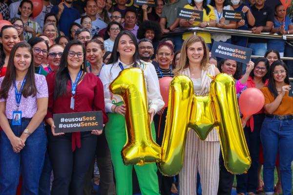 Colaboradores do Sesc comemoram conquista de 1 milh&atilde;o de assinaturas e promessa de veto a projeto(Imagem:Reprodu&ccedil;&atilde;o)