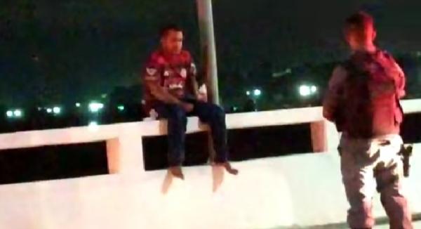 Homem ameaça pular da ponte que liga Floriano a Barão de Grajaú