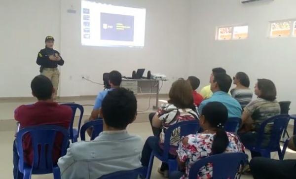 PRF realiza evento de educação para o trânsito em alusão ao movimento do Maio Amarelo
