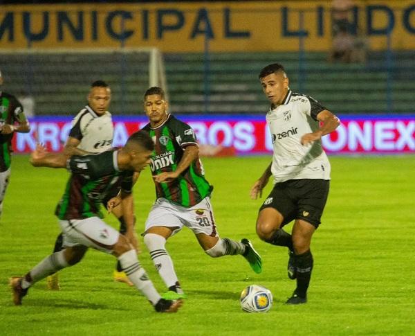 Análise: Fluminense-PI tenta remediar tarde situação e desaba diante de forte Ceará, em Teresina