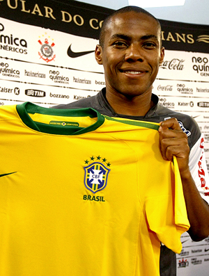 Da várzea para Seleção, Elias se emociona e agradece Mano e família