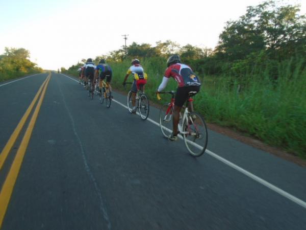 15&ordf; Corrida Cicl&iacute;stica do Pequi &eacute; realizada em Floriano.(Imagem:FlorianoNews)