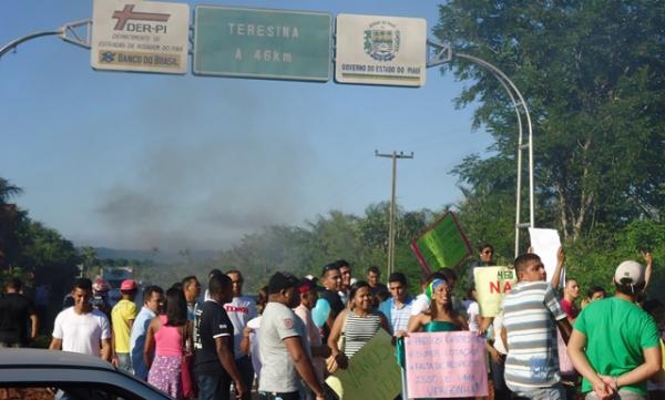Trabalhadores e estudantes bloqueiam PI-113 em José de Freitas