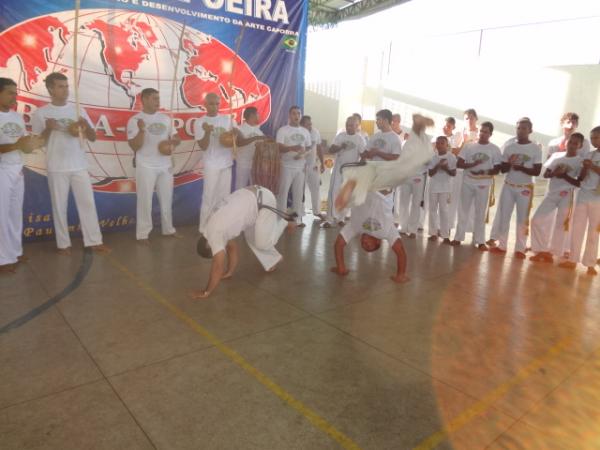 Abad&aacute; Capoeira realizou batismo e troca de cordas em Floriano.(Imagem:FlorianoNews)
