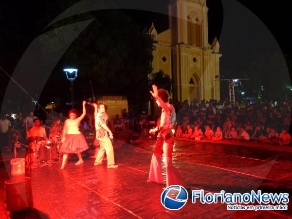 Projeto Palco Girat&oacute;rio apresentou espet&aacute;culo 