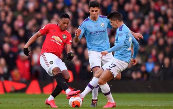Rivais de Manchester se unem para ajudar população em meio a crise
