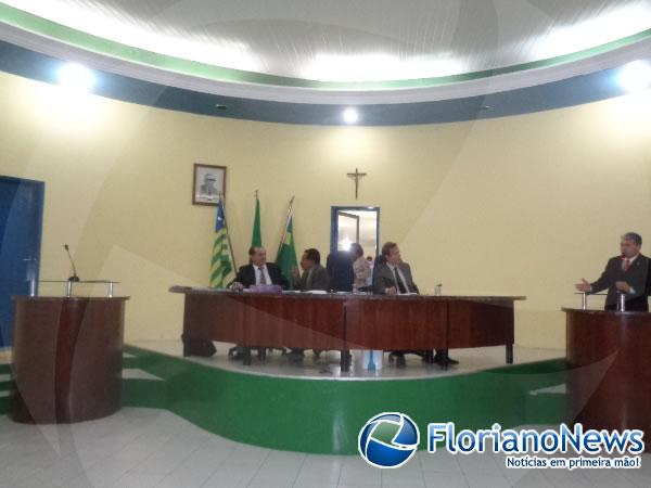 Apresenta&ccedil;&atilde;o de Projetos e Requerimentos marcaram Sess&atilde;o Ordin&aacute;ria na C&acirc;mara de Floriano.(Imagem:FlorianoNews)