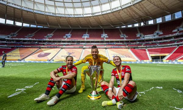 Flamengo reformula elenco e deixa trio de medalhões com futuro incerto; entenda