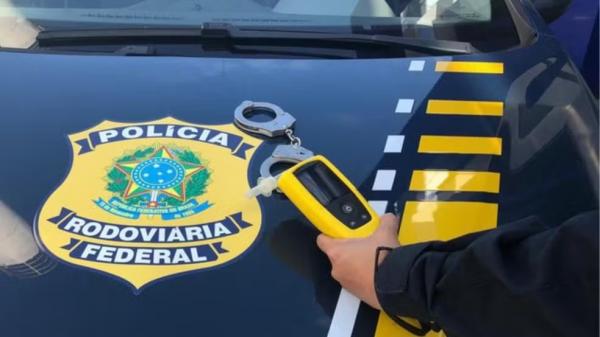Caminhoneiro recusa bafômetro, admite ter bebido 10 cervejas e é preso na BR?316