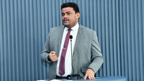 Parlamentar pede intervenção da prefeitura no zelo por áreas no setor do cais de Floriano