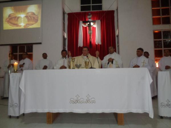 Padre Nilfrânio toma posse na Paróquia Senhora Sant'Ana em Floriano
