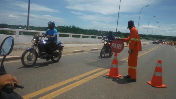 DNIT realiza Opera&ccedil;&atilde;o Tapa-buracos na Ponte sobre o rio Parna&iacute;ba.(Imagem:FlorianoNews)